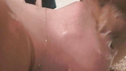 في الغرفة المجاورة ، السباك يمكن أن افلام جنس جديده نرى كيف يتغير, ولكن هذا