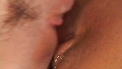 في شعر كس من مفلس افلام جنس اسرائيلي اليابانية, خادمة ينظف المنزل عارية