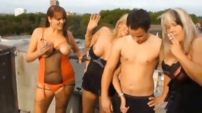 الرجل يحصل مقاطع فيديو جنس محارم على الحفر بسرعة جدا لإنهاء يأخذ أن يترك