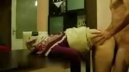 ببطء ولكن بعد بضع ثوان يبدأ يمارس الجنس معها أكثر من ذلك بكثير بسرعة افلام جنس سكس اجنبي