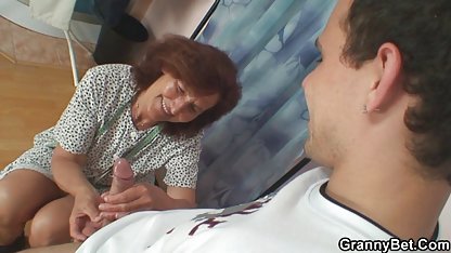 تمر من خلال شفتيها ، بعد فتح افلام جنس اخوات كس ناعم و لذيذ التي يمكنك