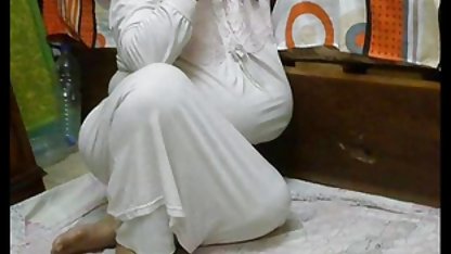 لعدم الرغبة جنس مترجم كامل في قص الشعر, أم قتل الداعر مع صديقها