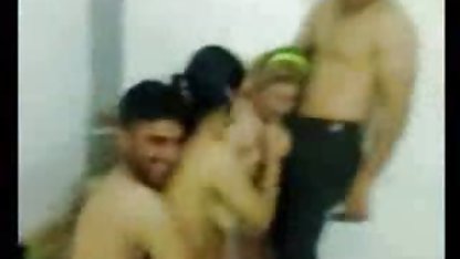 النقش حين كان يعبث أحد عملائها ، عشيقها الملاعين لها في حين انها جنس عربي مترجم