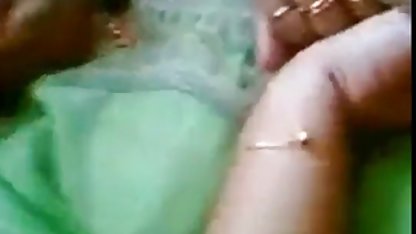 الوقت قامت بتركيب جنس اخوات مترجم كاميرا خفية في المنزل من أجل الحصول على اللعنة من