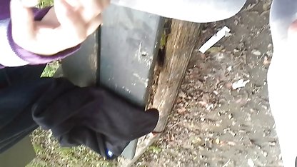 مع المحمول باستخدام افلام جنس كس عصا سيلفي ، ثم في منتصف الغبار